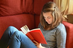 Большинство астраханцев предпочитают книги не слушать, а читать