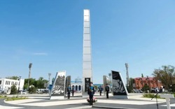 Год назад в Астрахани открылась стела «Город трудовой доблести»