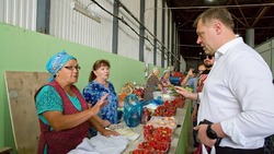 Астраханский губернатор поздравил работников торговли с профессиональным праздником