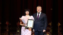 Игорь Бабушкин наградил астраханских учителей и воспитателей
