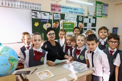 Астраханский губернатор поздравил учителей с профессиональным праздником