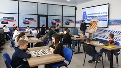 В Астрахани стартовали занятия в шахматном клубе Сергея Карякина