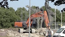 В Прибалтике сносят памятники советским солдатам