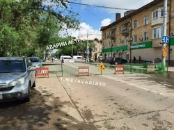 В Астрахани из-за провала полностью перекрыли проезд по улице Генерала Епишева