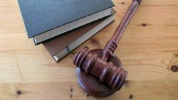 Астраханская чиновница пойдёт под суд за превышение полномочий