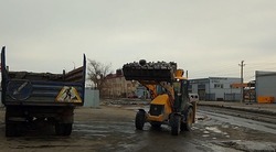 Астраханские коммунальщики продолжают уборку наледи на дорогах