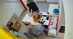 15-летний саратовец украл смартфон из пункта выдачи заказов