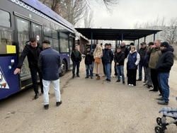 Астраханским водителям автобусов напомнили о помощи маломобильным пассажирам