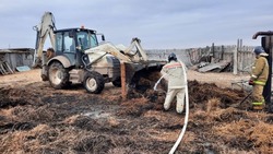 Крупный пожар в Астраханской области уничтожил 100 рулонов сена