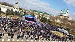 На площади Ленина в Астрахани состоялся концерт «Россия-Крым-Донбасс» 