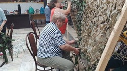 Астраханцы продолжают обеспечивать бойцов СВО средствами маскировки