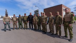Астраханским военнослужащим в зоне СВО переданы новые автомобили 