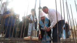 Астраханский губернатор принял участие в закладке храма