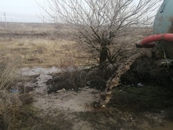 В Володарском районе ассенизатор слил отходы на обочину