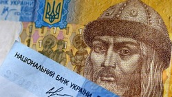 Ведущий банк Украины отказывается выдавать валюту и обслуживать валютные счета