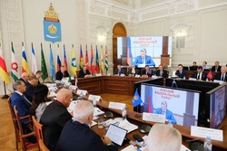 Астраханский губернатор встретился с парламентариями Юга России