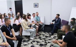 Бойцы СВО встретились с астраханской молодёжью