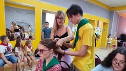 Астраханских подростков научили стричь волосы