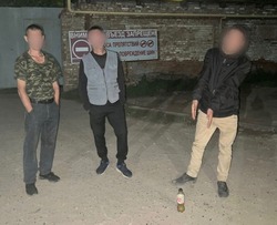 Полицейские изъяли у астраханца бутылку с наркотическим маслом