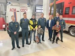 Маленькие астраханцы посетили пожарную часть в рамках новогодней акции