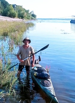В Астрахань из Твери плывёт путешественник-одиночка