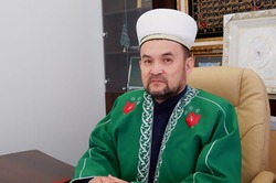 Муфтий Астраханской области призвал развивать патриотизм через семейные ценности
