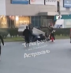 В Астрахани около вокзала перевернулся автомобиль