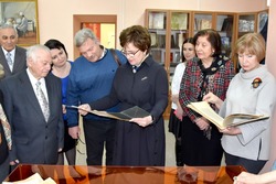 Ценные архивные документы преподнёс в дар Астраханскому медуниверситету краевед Степанов