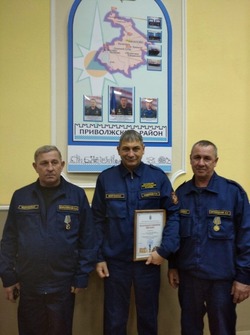 Астраханские матросы-спасатели получили медали за героизм
