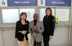 В Астрахани незрячему мигранту помогли получить вид на жительство