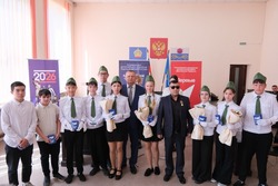 Игорь Мартынов вручил первые паспорта юным камызякцам