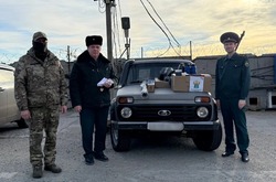 Астраханская таможня передала в зону СВО автомобили и подарки от школьников