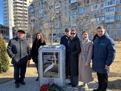 В Астрахани появился памятный знак журналистам и военным корреспондентам