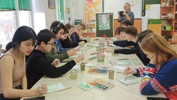 Юные астраханцы участвуют в акции «Фронтовая открытка»