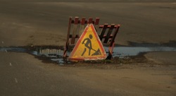 В Астрахани коммунальные службы устраняют аварию на теплотрассе в Зацаревье