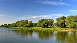 Астраханец устроил на берегу реки нелегальную турбазу для рыбаков