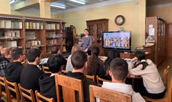 Для астраханских студентов организовали «Путешествие по сказкам народов России»