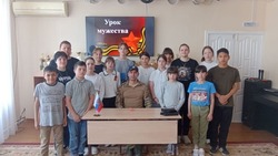 Боец рассказал юным астраханцам о буднях на СВО