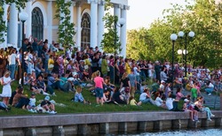 Астраханцев приглашают на Лебединое озеро послушать музыку