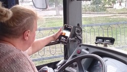 В Саратове водитель автобуса смотрела видеоролики за рулём