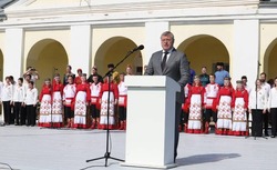 Глава Астраханской области передал 21 мотоцикл бойцам СВО