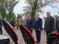 Глава Астрахани возложил венки к мемориалам и памятникам Великой Отечественной войны