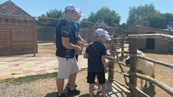 Дети из Донбасса побывали в астраханском зоопарке