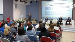 Астраханским детям-сиротам разъяснили условия получения новых мер социальной поддержки