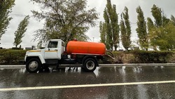 В Астрахани активно устраняют последствия непогоды