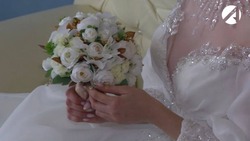 В «дату-сэндвич» в Астраханской области поженились 72 пары