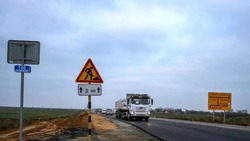 В 2025 году в Астраханской области ремонтируют более 80 километров дорог