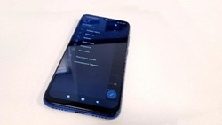 Астраханца оставили без смартфона и наушников