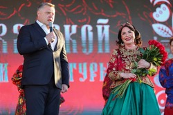 Надежда Бабкина и ансамбль «Русская песня» выступили для астраханцев