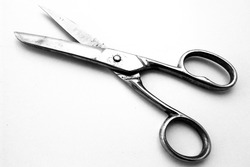 Саратовчанка ударила пенсионера ножницами